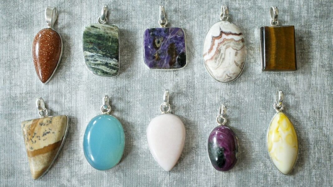 Top 10 Agate Gemstones Their Most Valuable Uses & Benefits Top 10 Agate Gemstones Their Most Valuable Uses & Benefits