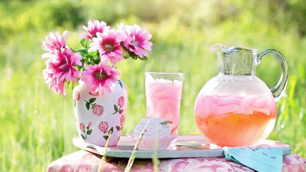 Wild Rose to Rejuvenate and Transferring People Into a Positive State Wild Rose to Rejuvenate and Transferring People Into a Positive State
